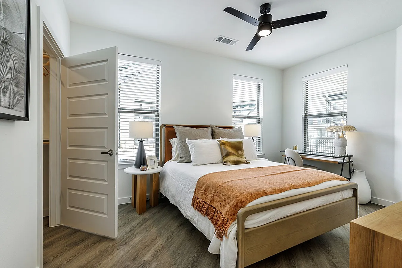 Caroline Longhorn Quarry | San Antonio Apartments | Apartments in San Antonio, TX