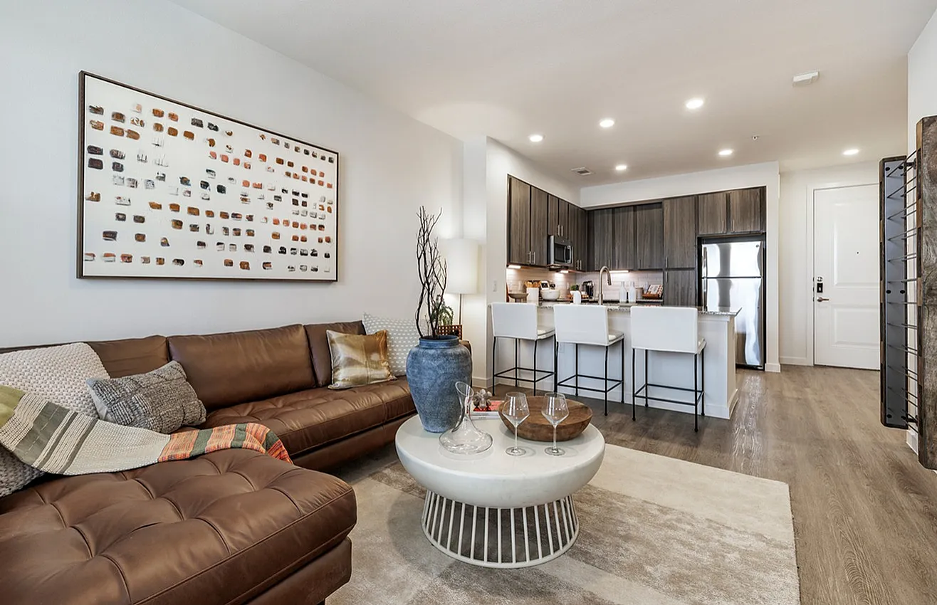 Caroline Longhorn Quarry | San Antonio Apartments | Apartments in San Antonio, TX