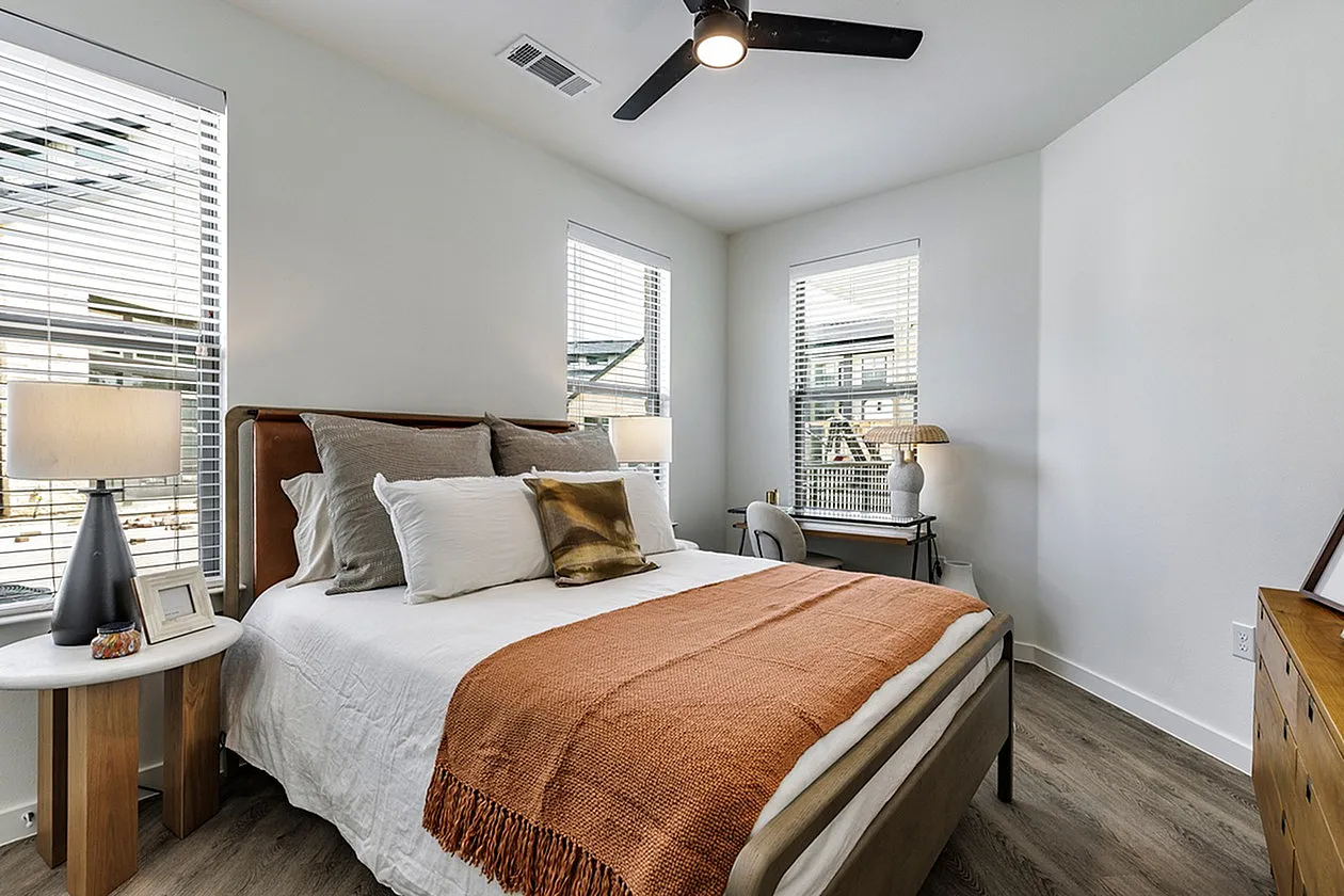 Caroline Longhorn Quarry | San Antonio Apartments | Apartments in San Antonio, TX