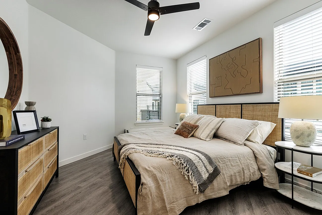 Caroline Longhorn Quarry | San Antonio Apartments | Apartments in San Antonio, TX