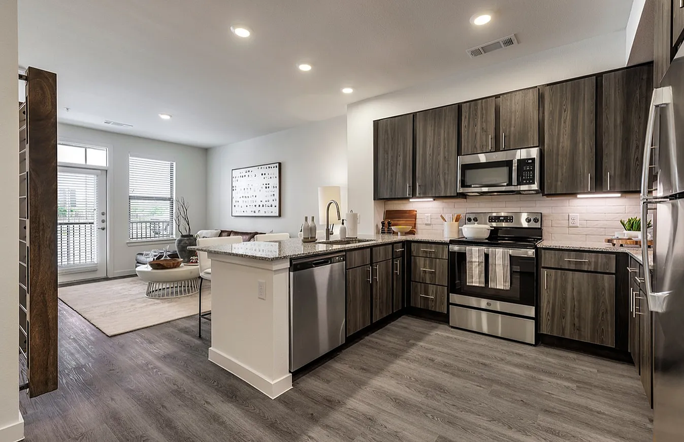 Caroline Longhorn Quarry | San Antonio Apartments | Apartments in San Antonio, TX