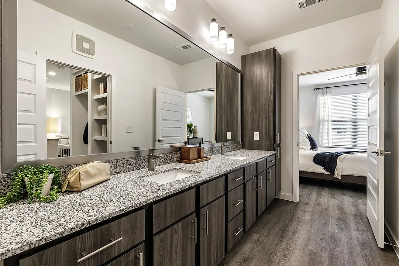Caroline Longhorn Quarry | San Antonio Apartments | Apartments in San Antonio, TX
