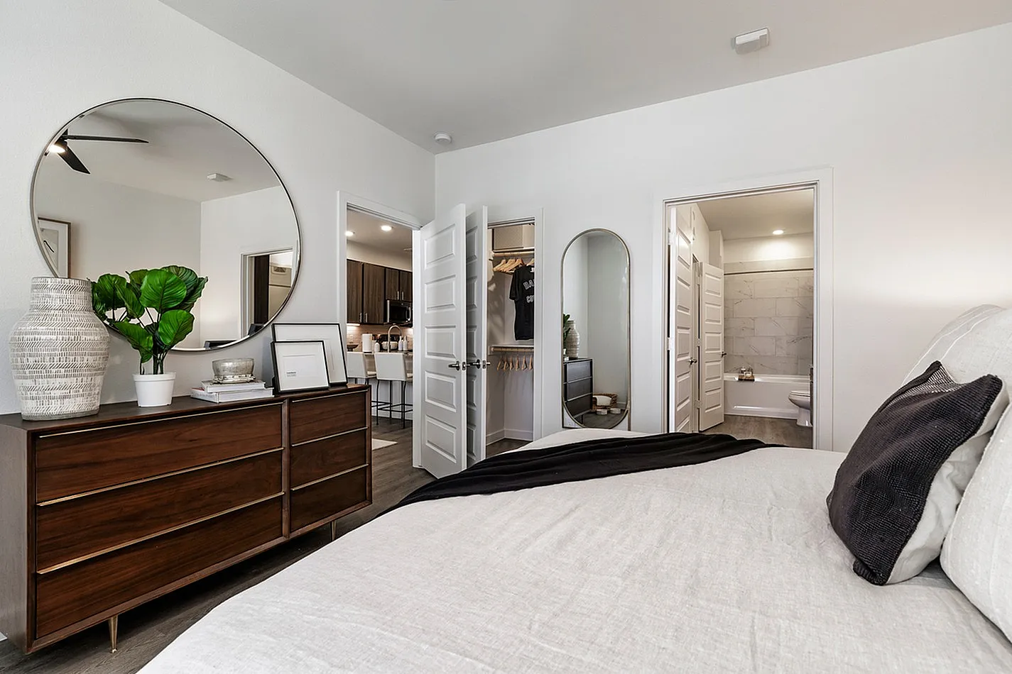 Caroline Longhorn Quarry | San Antonio Apartments | Apartments in San Antonio, TX