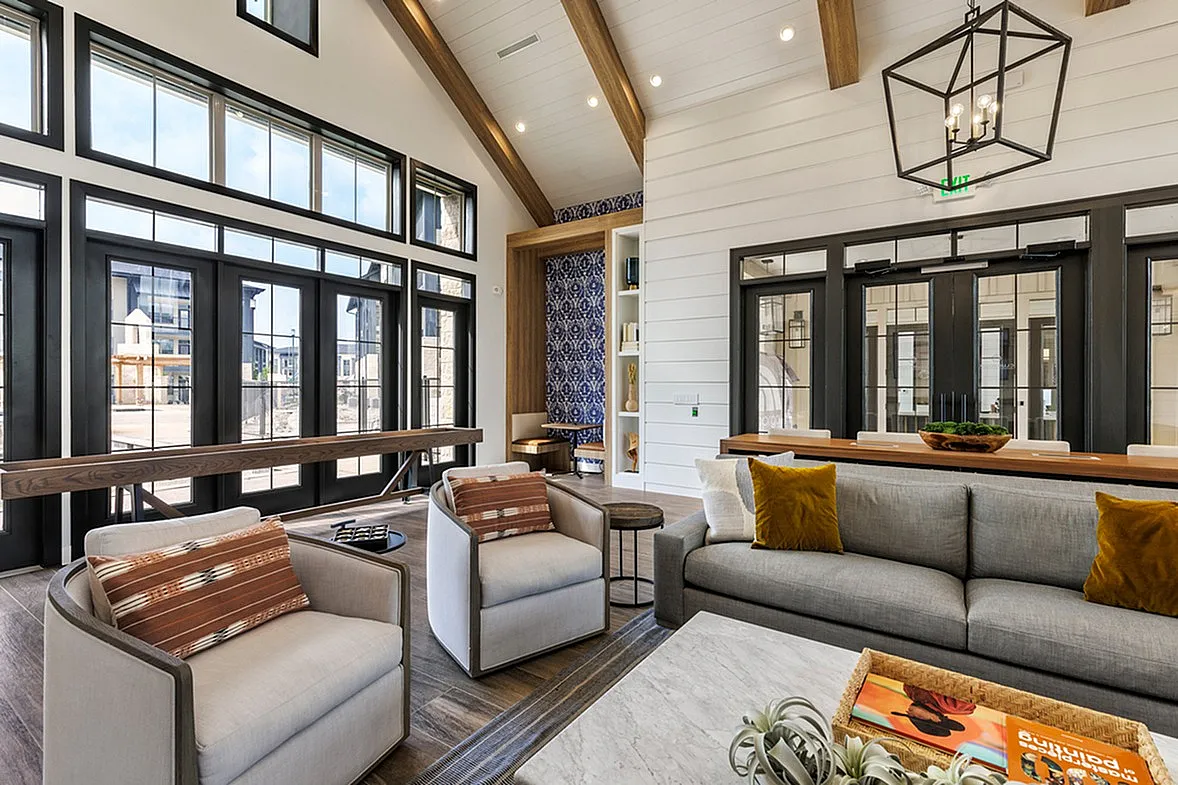Caroline Longhorn Quarry | San Antonio Apartments | Apartments in San Antonio, TX