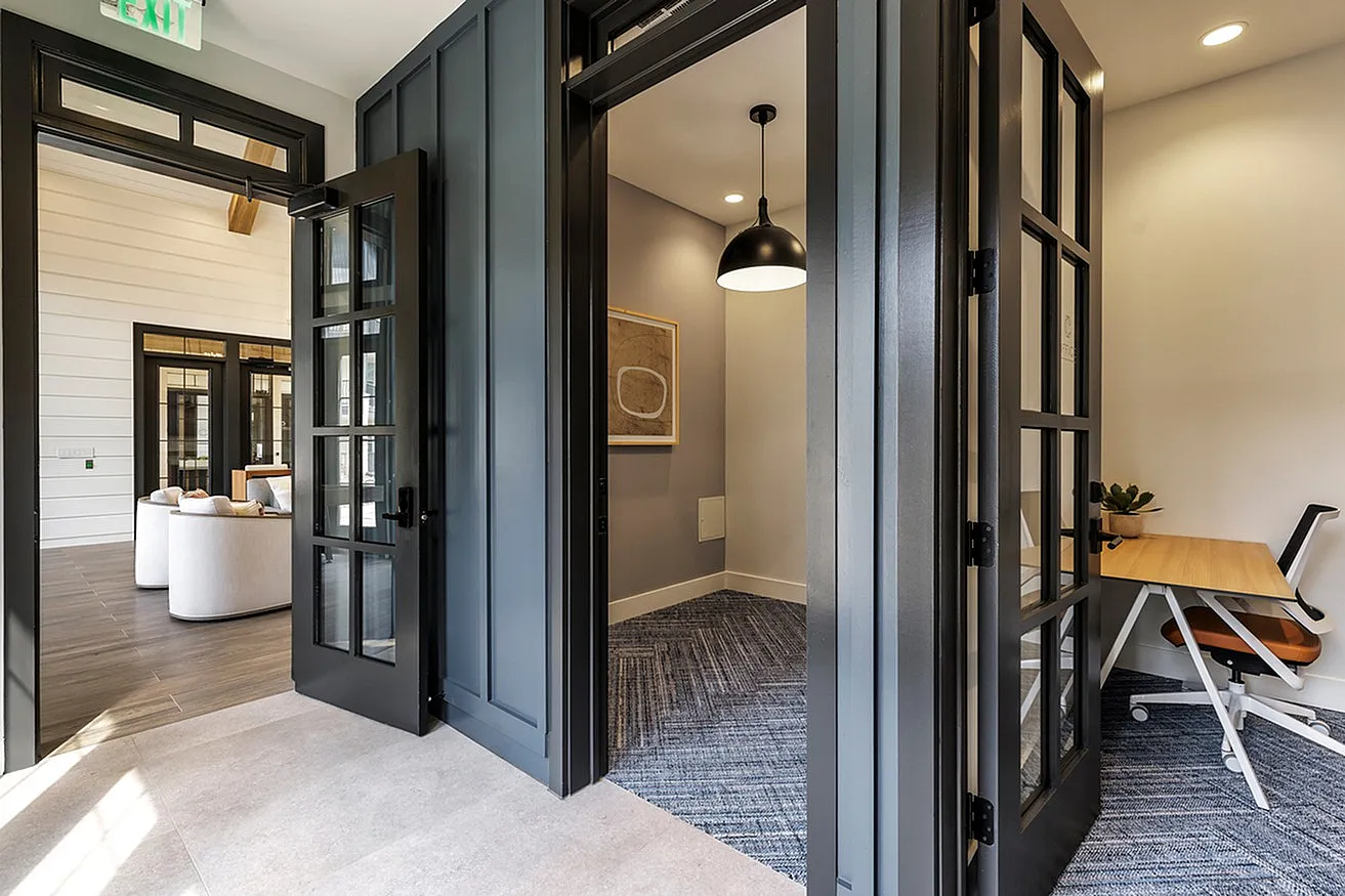 Caroline Longhorn Quarry | San Antonio Apartments | Apartments in San Antonio, TX