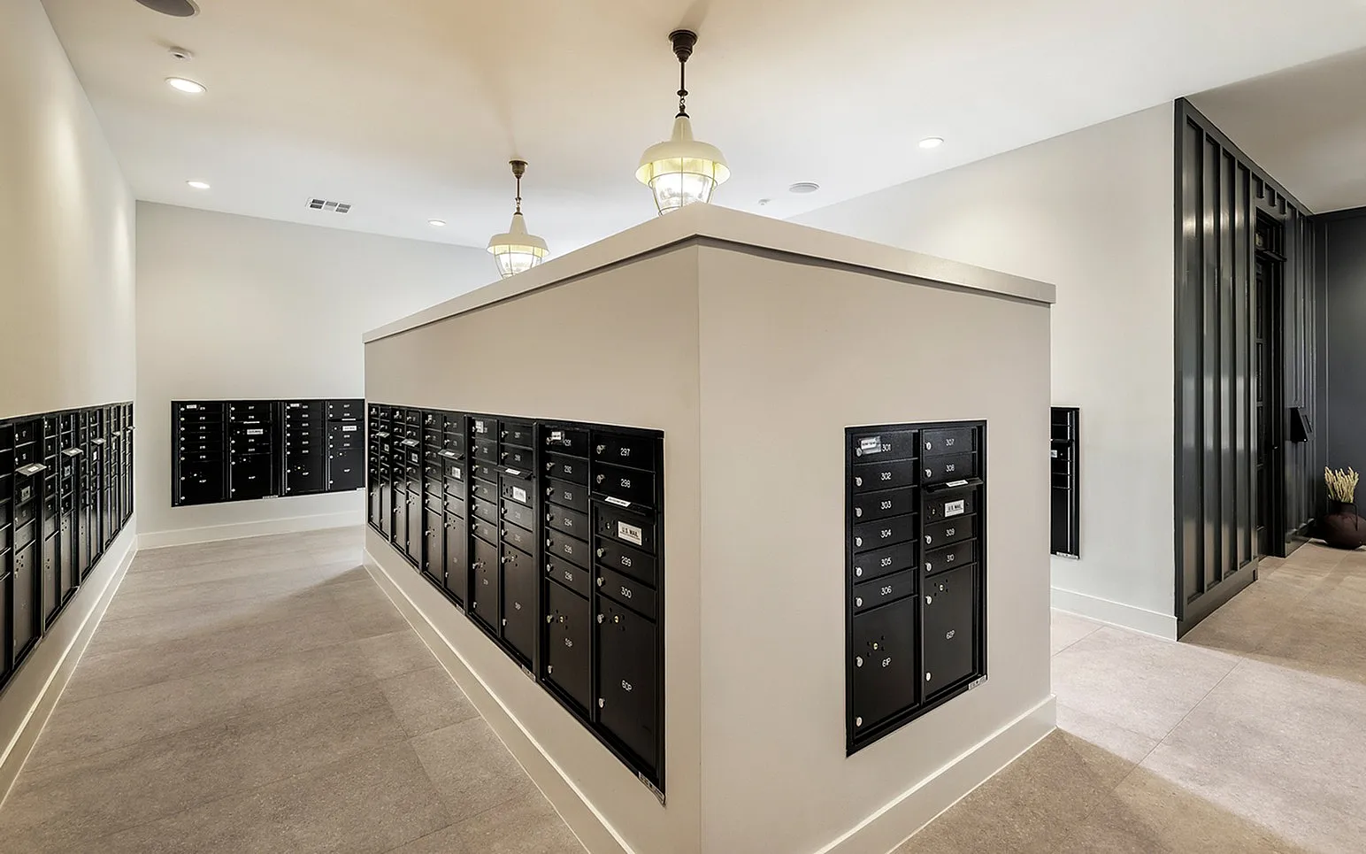 Caroline Longhorn Quarry | San Antonio Apartments | Apartments in San Antonio, TX