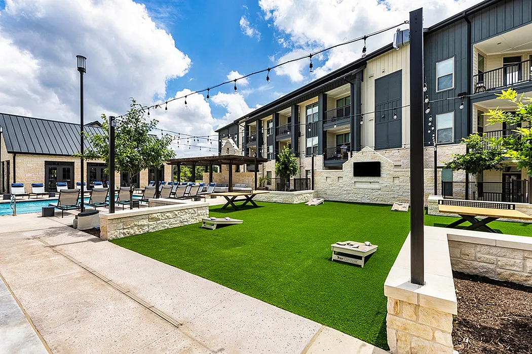 Caroline Longhorn Quarry | San Antonio Apartments | Apartments in San Antonio, TX