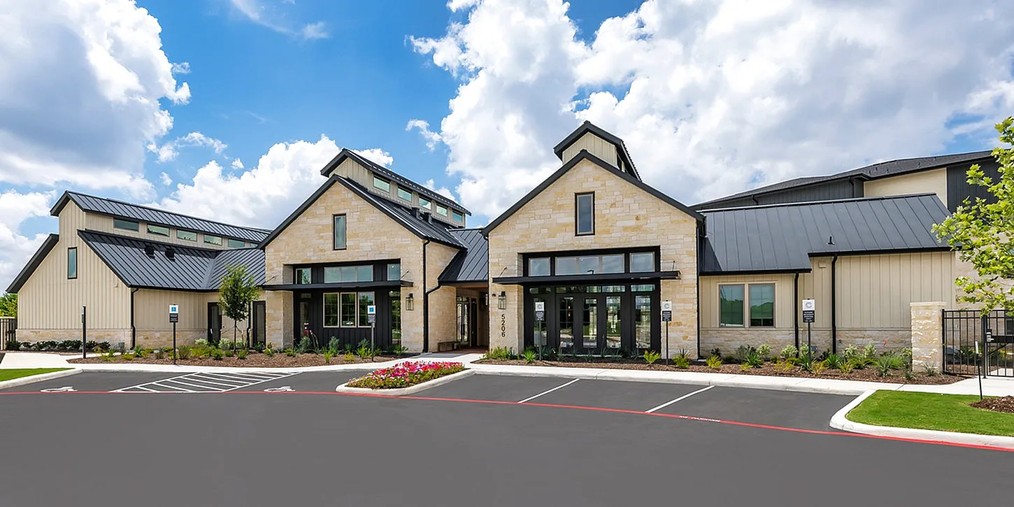 Caroline Longhorn Quarry | San Antonio Apartments | Apartments in San Antonio, TX