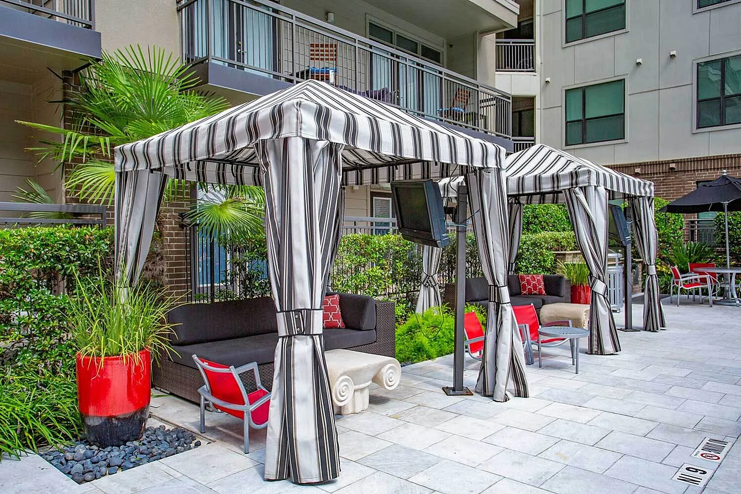 Pearl Greenway | Houston, TX Apartments | Greenway Plaza | Upper Kirby Apartments