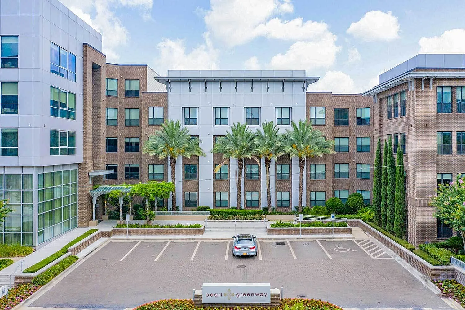 Pearl Greenway | Houston, TX Apartments | Greenway Plaza | Upper Kirby Apartments