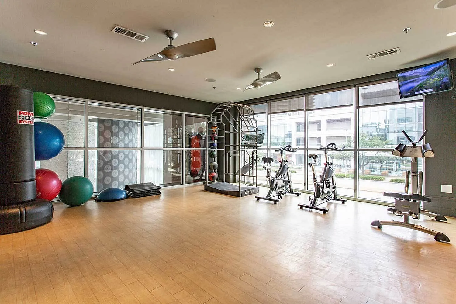 Pearl Greenway | Houston, TX Apartments | Greenway Plaza | Upper Kirby Apartments