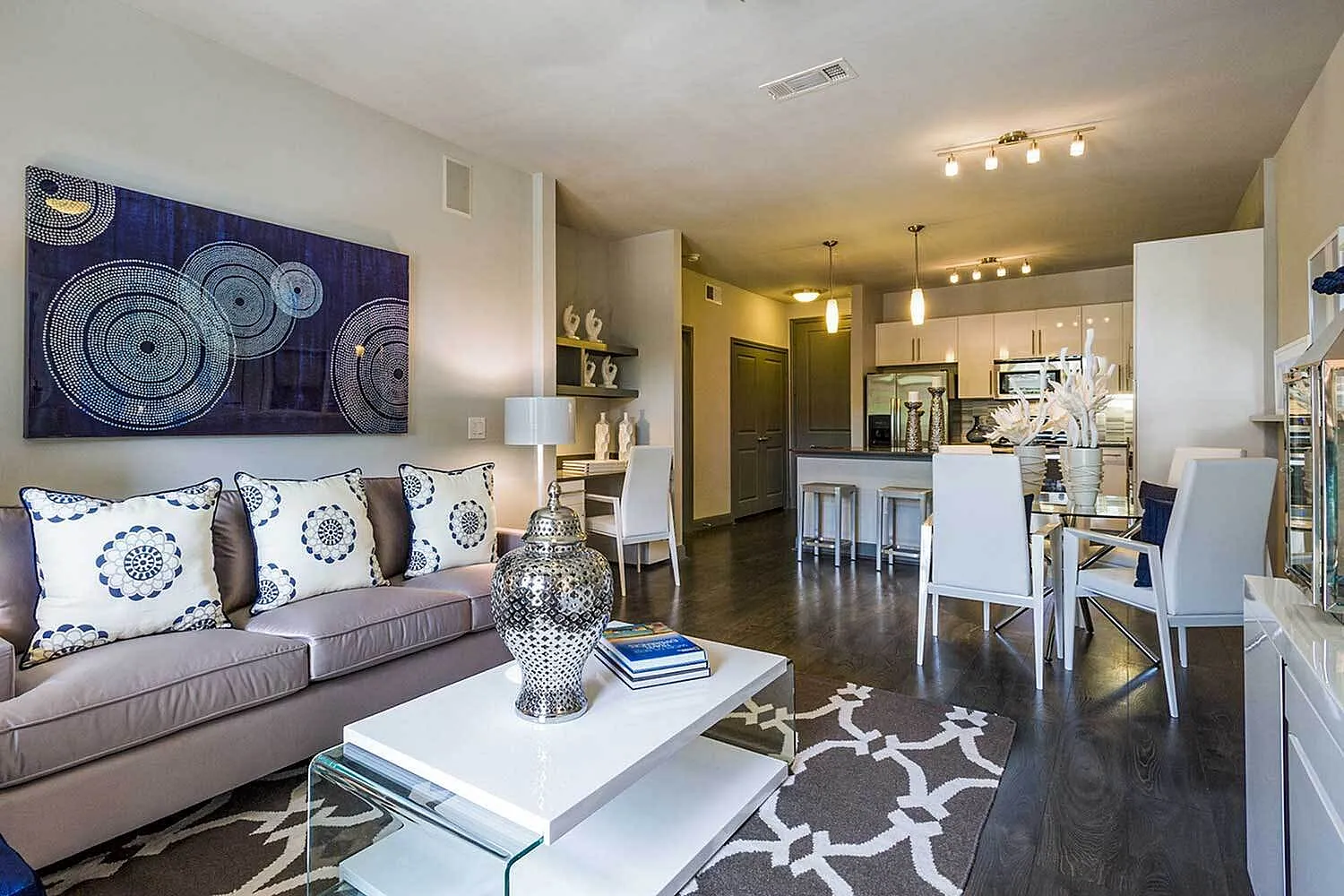 Pearl Greenway | Houston, TX Apartments | Greenway Plaza | Upper Kirby Apartments