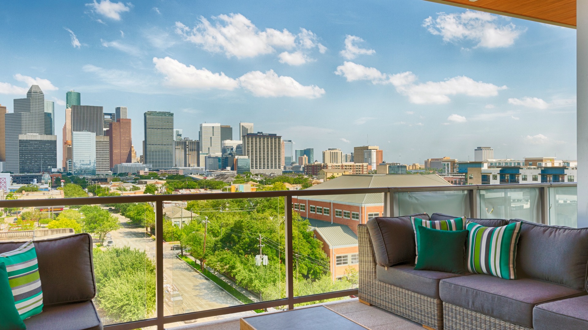 View of DT | Pearl Marketplace | Houston Apartments