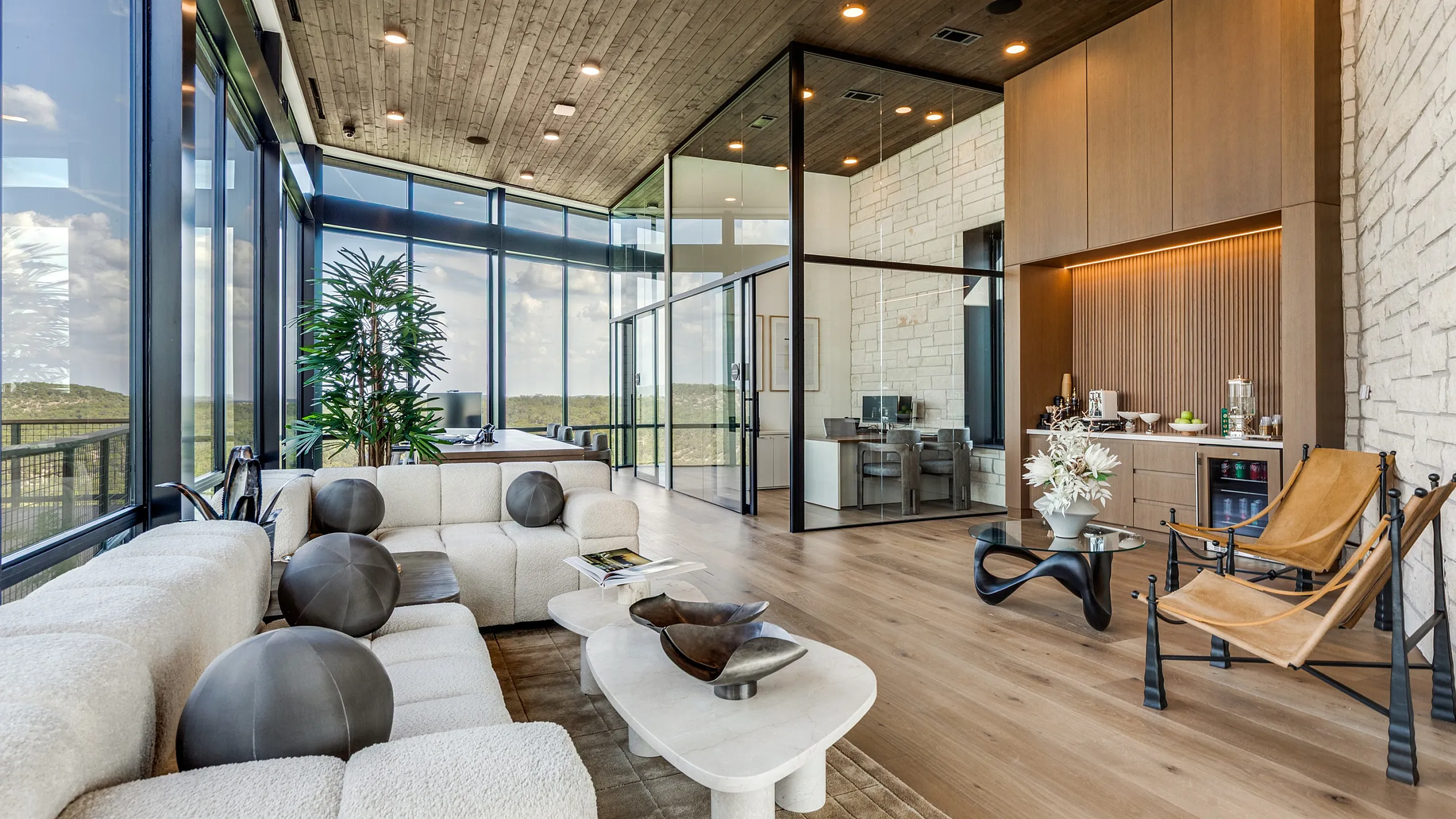 Pearl Bee Cave Apartments | New Apartments near Austin | Apartments with views near Austin | Apartments in Bee Cave, TX