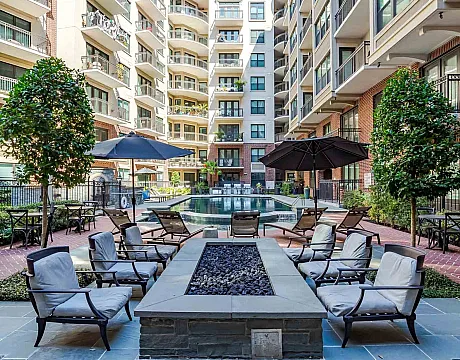 The James River Oaks | apartments in river oaks | apartments in the loop