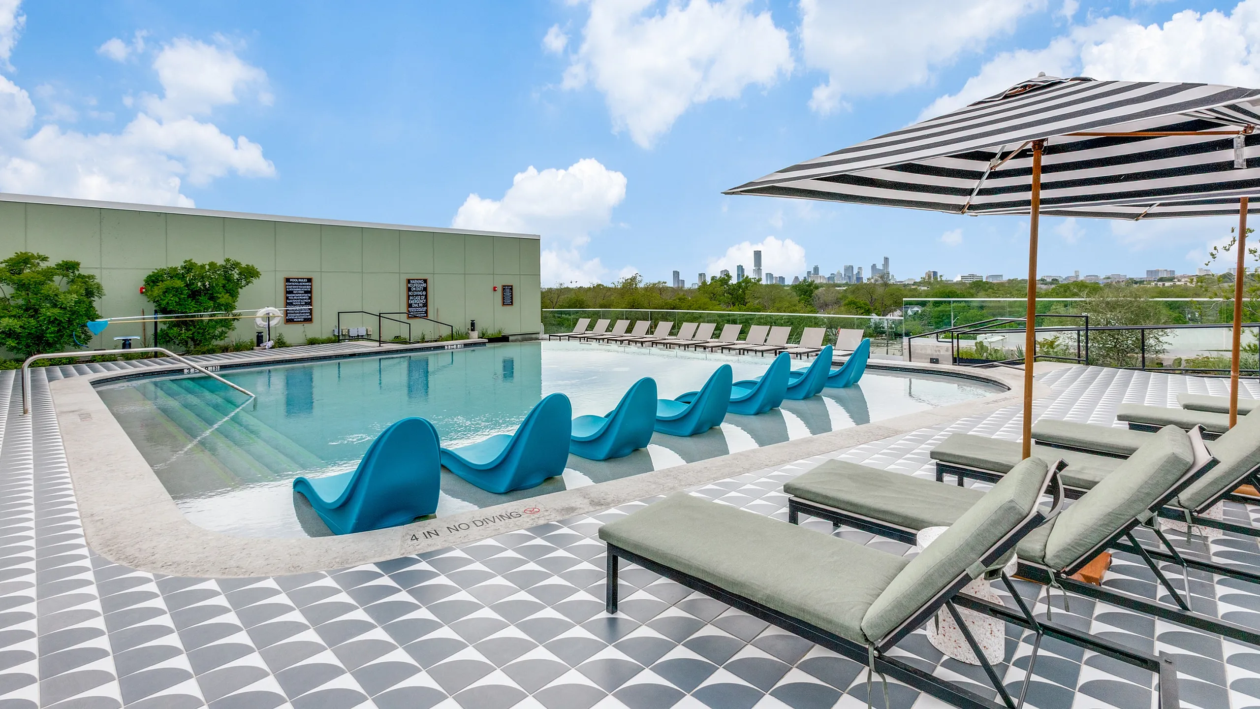 Pearl Spingdale Rooftop Pool