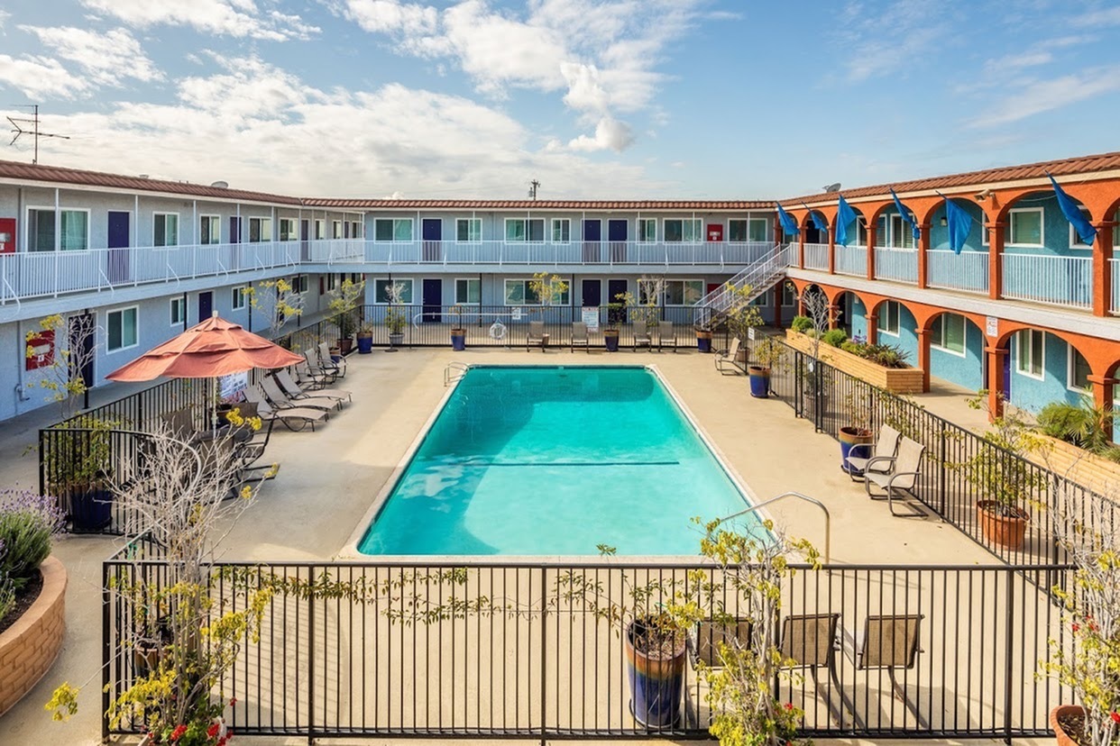 Laurel Pointe