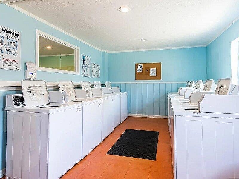 Bright Laundry Center