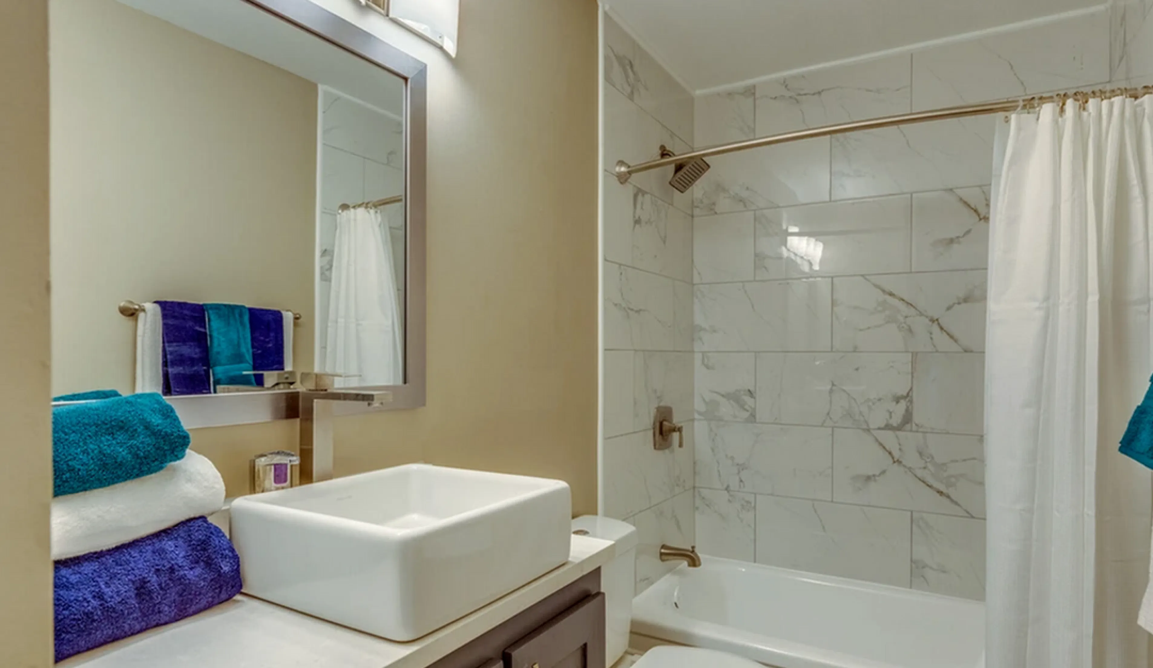 Apex at Midtown - Modern Bathroom
