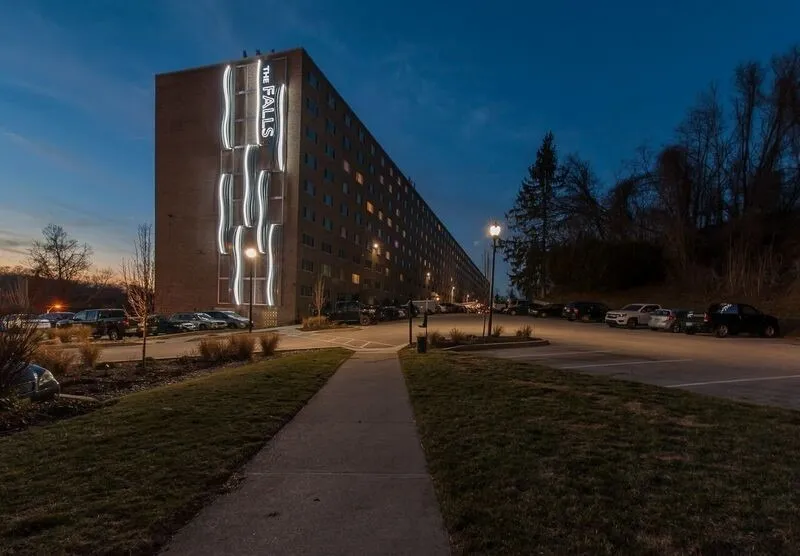 The Falls at Roland Park Apartment Homes in Baltimore for Rent