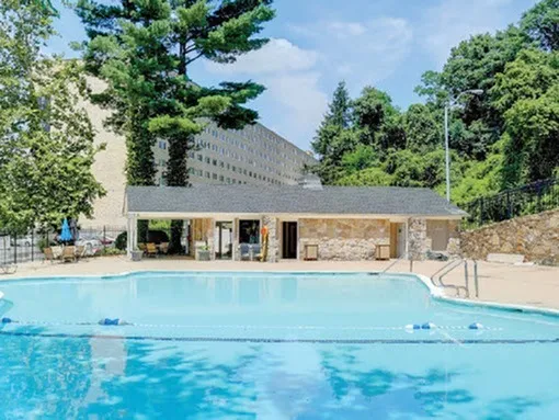 The Falls at Roland Park Apartment Homes in Baltimore for Rent