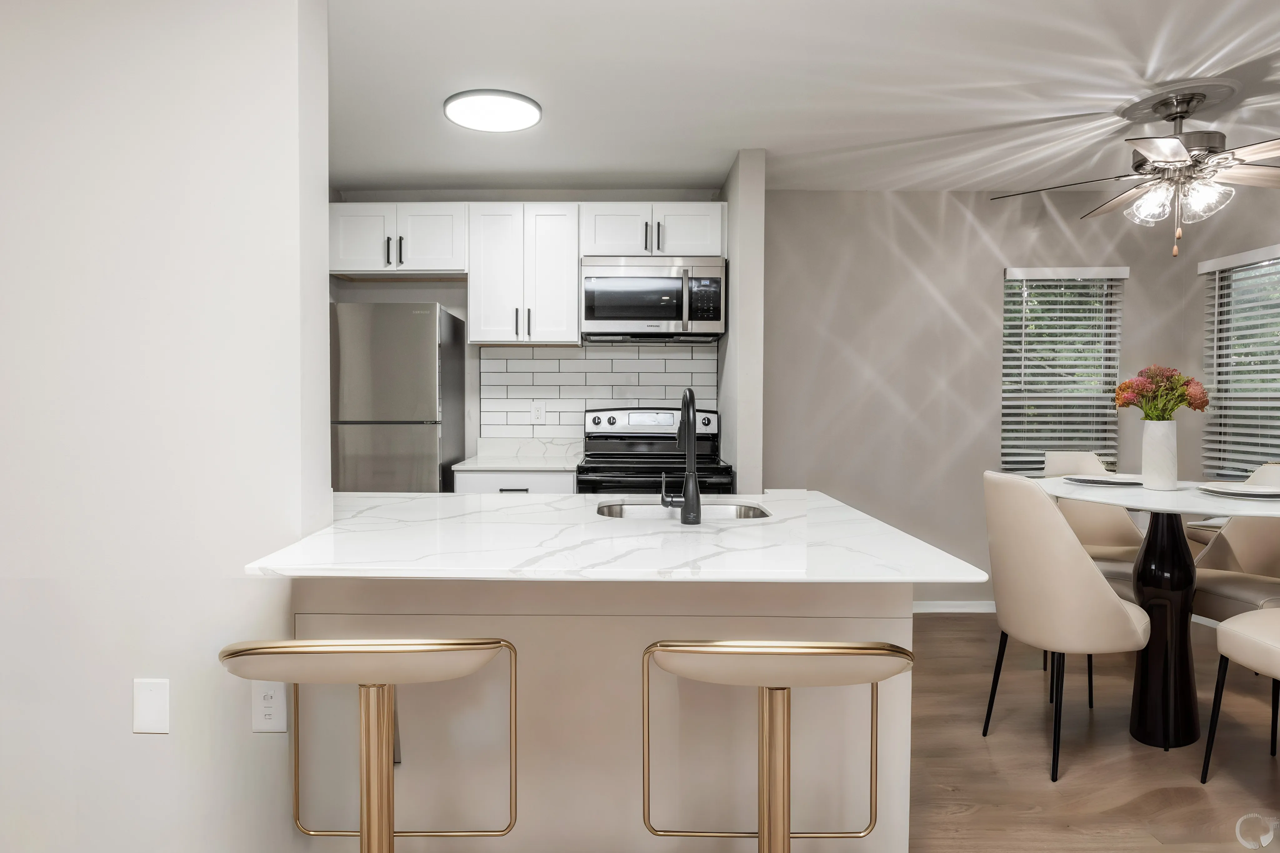 kitchen at Autumn Columbia Apartments