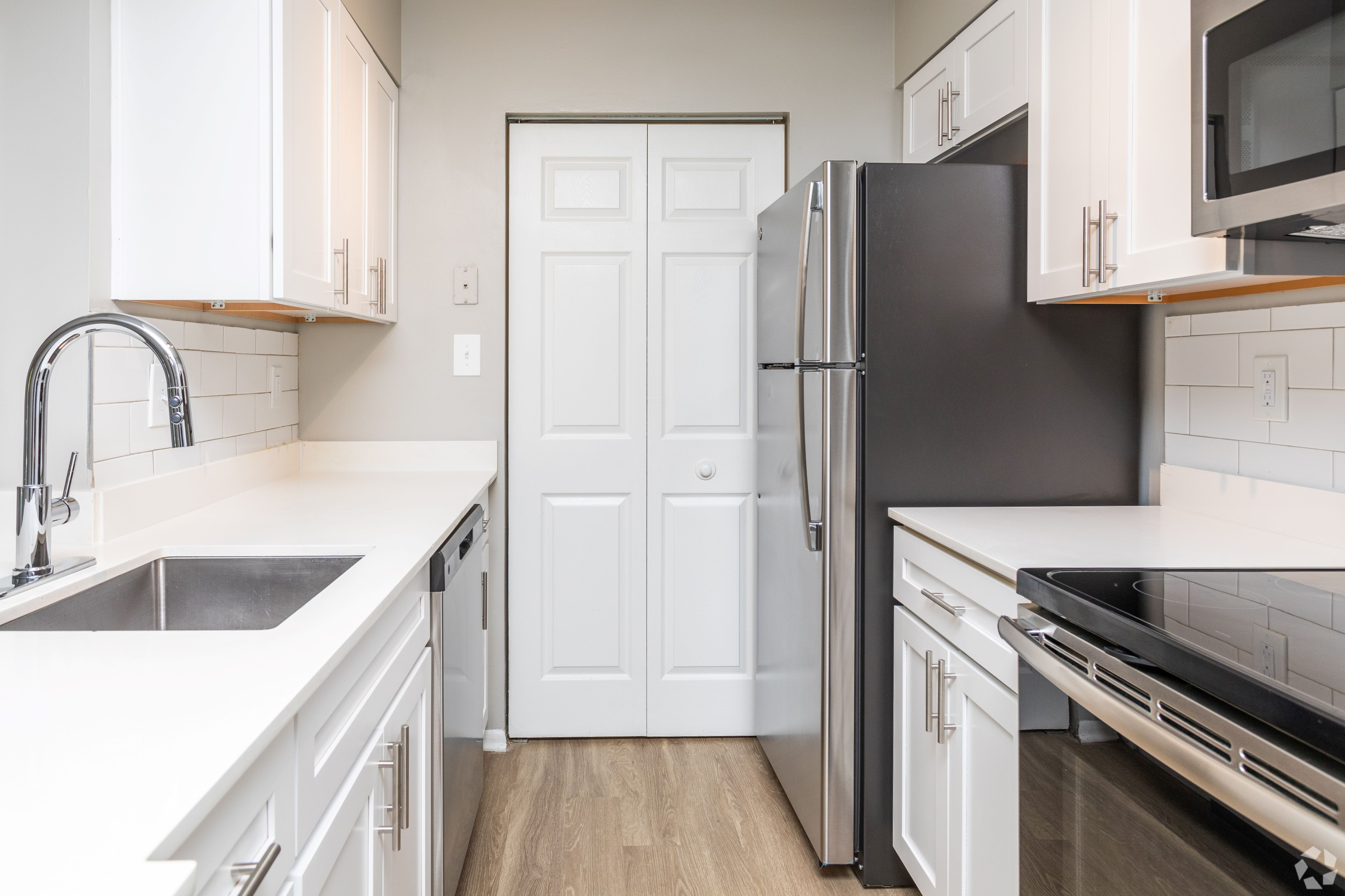 State-of-the-Art Kitchen with Large Farmhouse Sink at Autumn Town Center Columbia apartments.