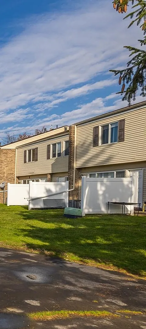 Glenview Townhomes - Open Lawn Area