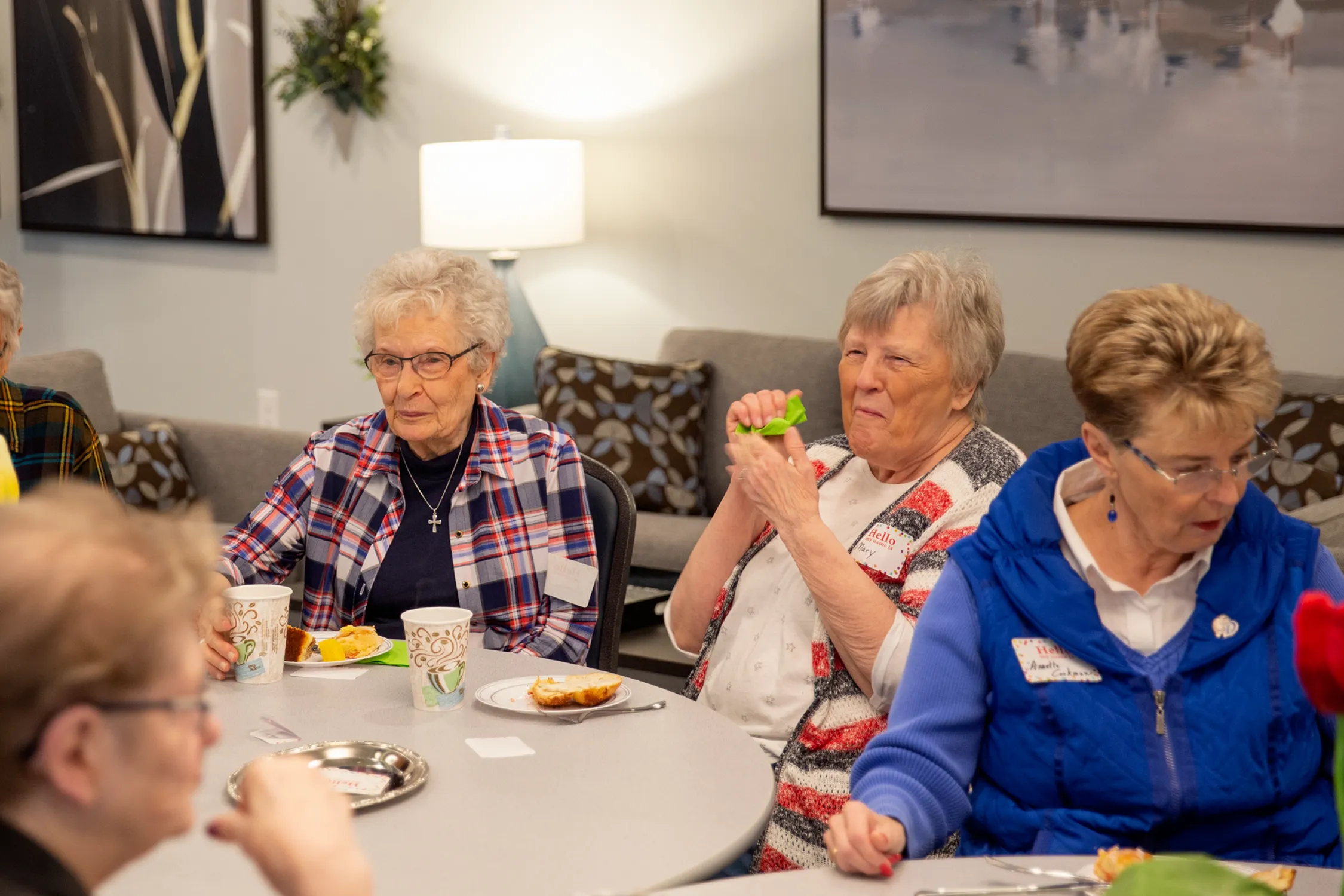 Residents Enjoying Breakfast | Attivo Trails Waukee | Waukee, Iowa