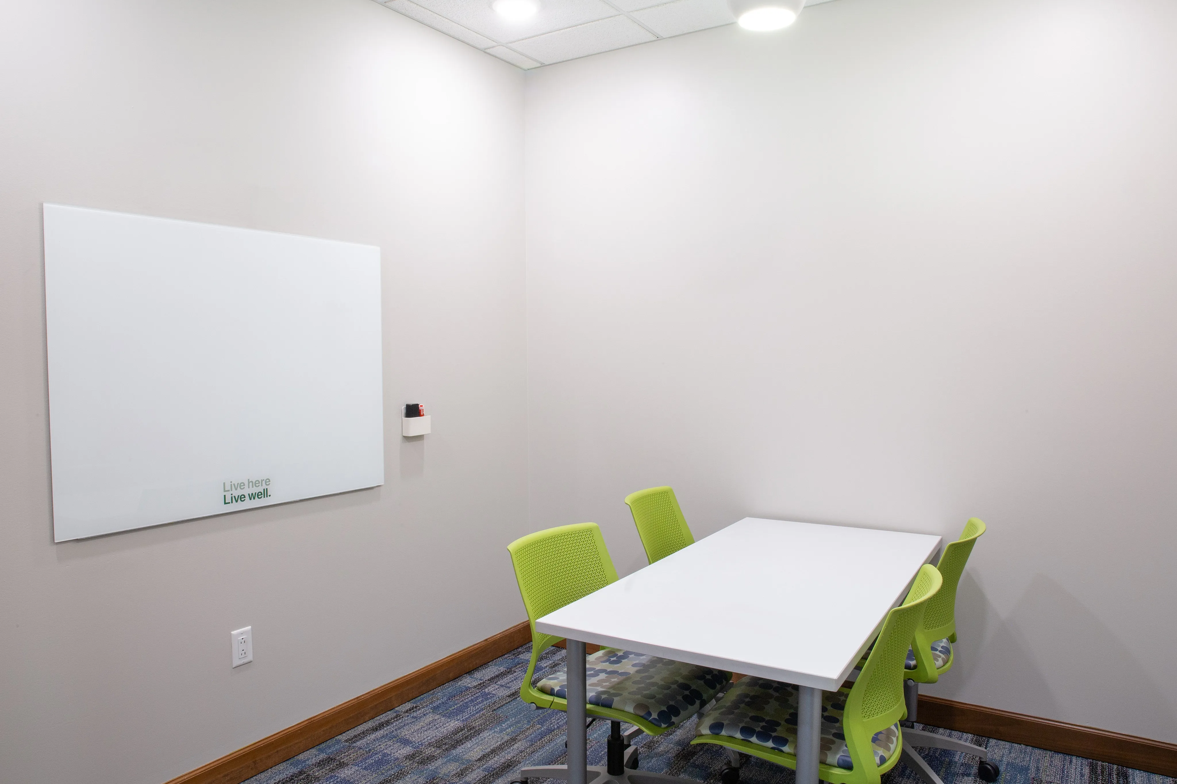 Shared Study Room | 2700 Lincoln