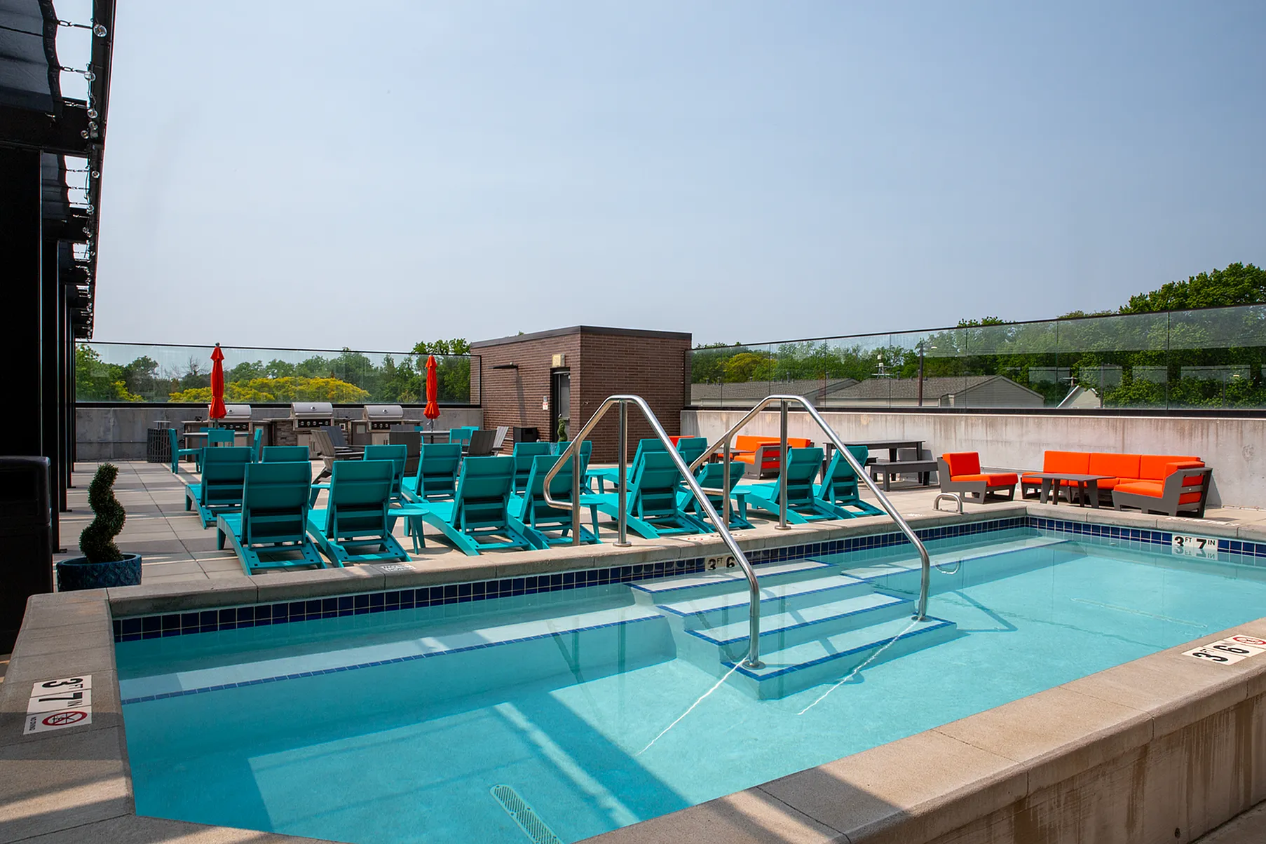 Pool Deck | 2700 Lincoln