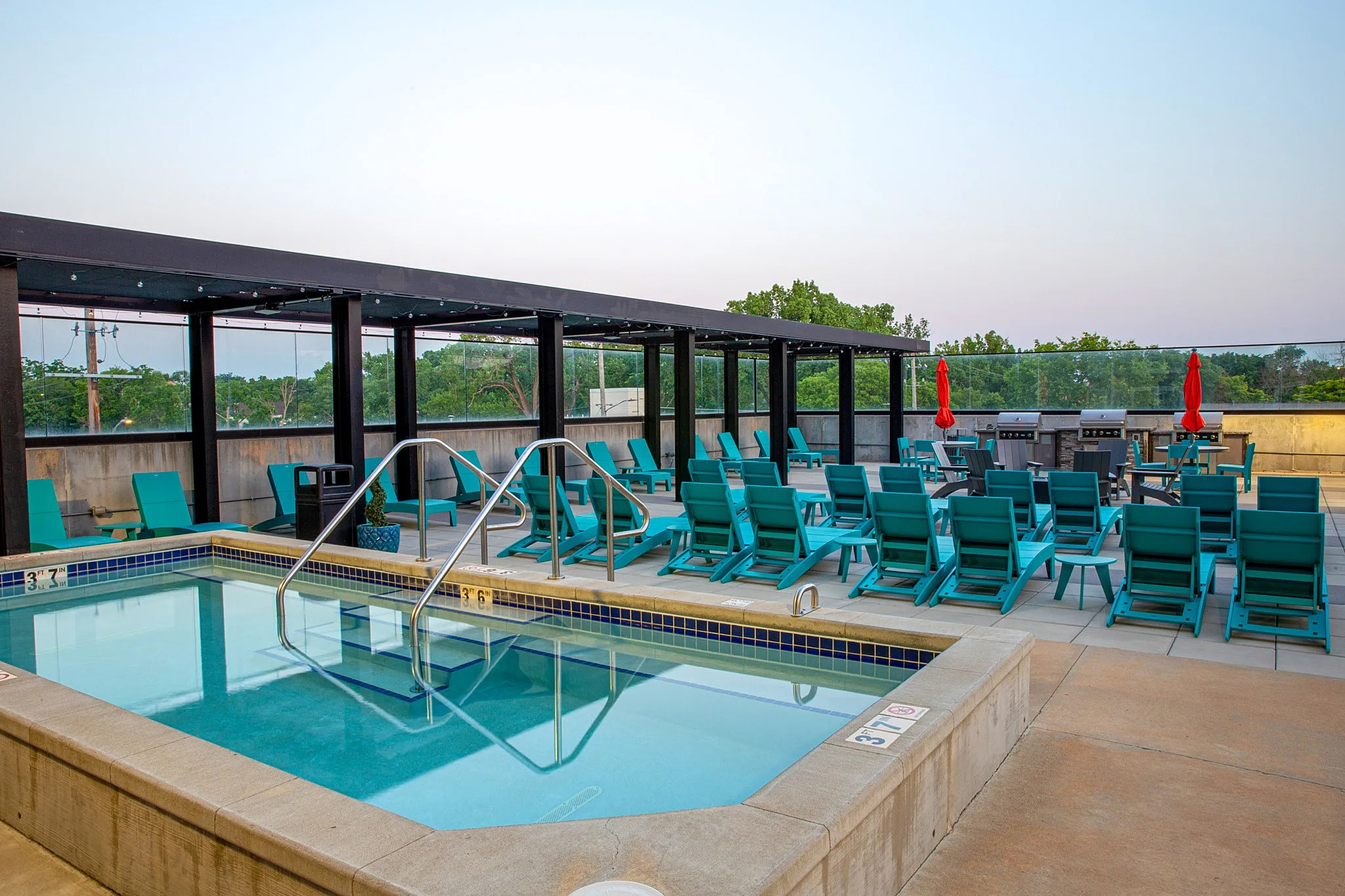 Pool Deck at 2700 Lincoln