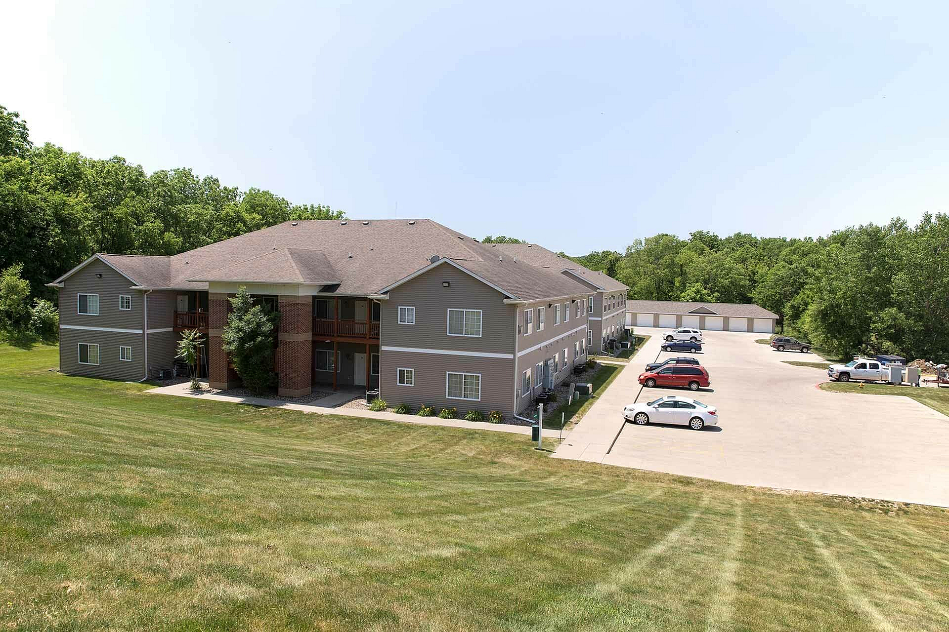Riverwood Apartments | Pleasant Hill, IA