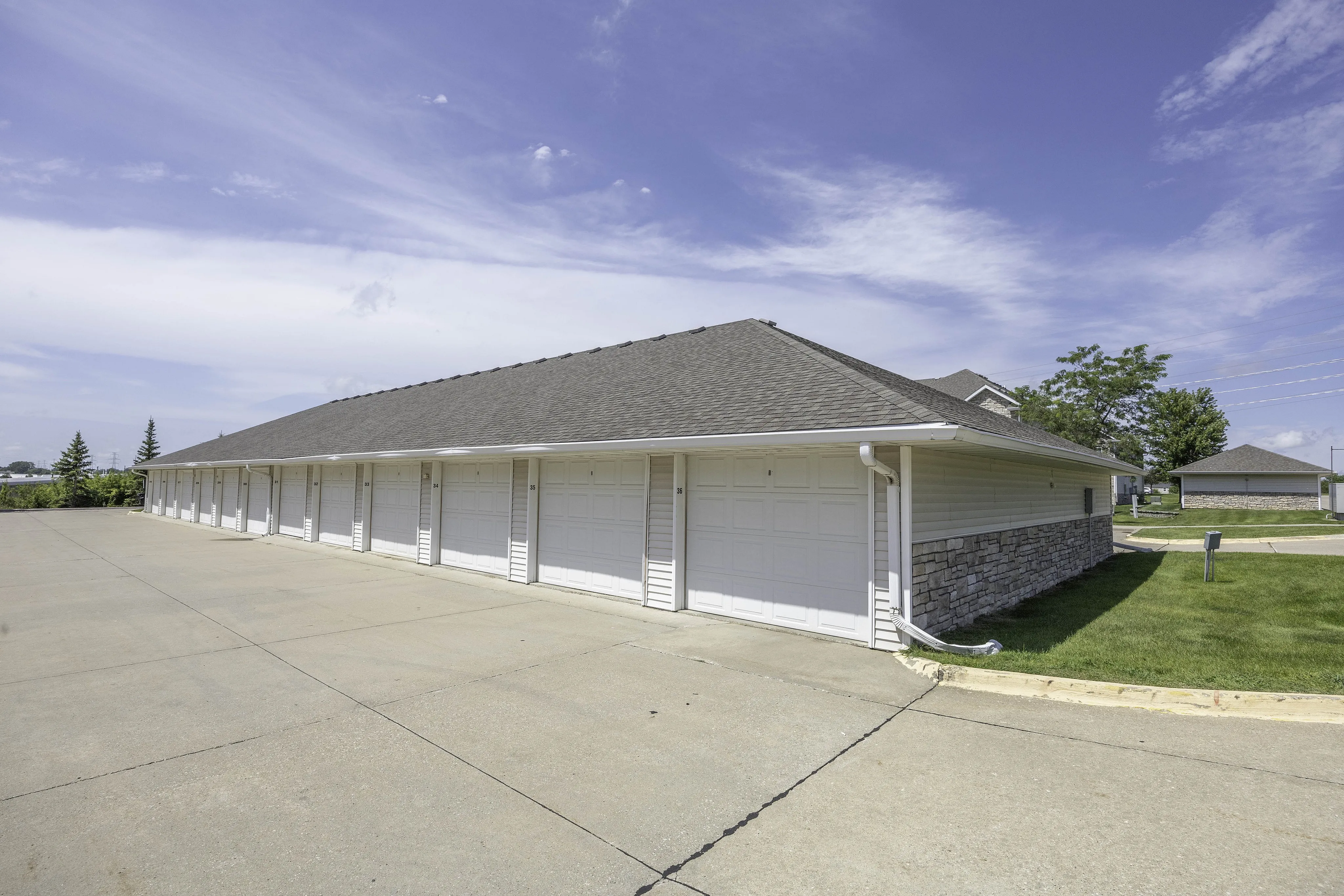 Garages at Reserve at Glenstone