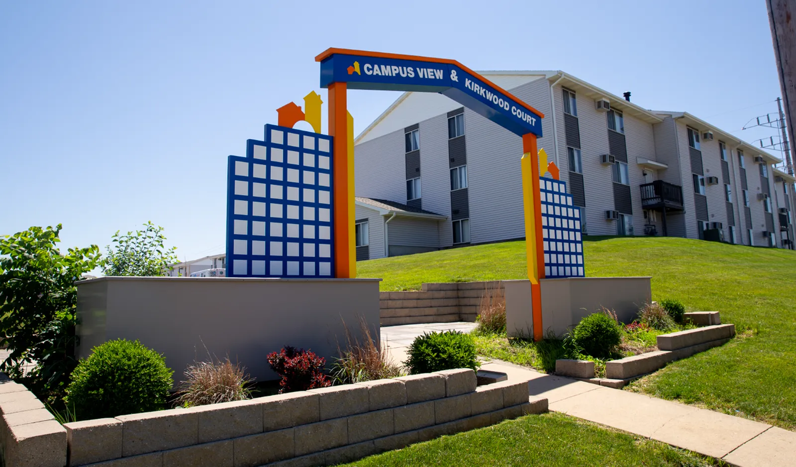 Signage Entrance | Campus View & Kirkwood Court | Cedar Rapids, Iowa