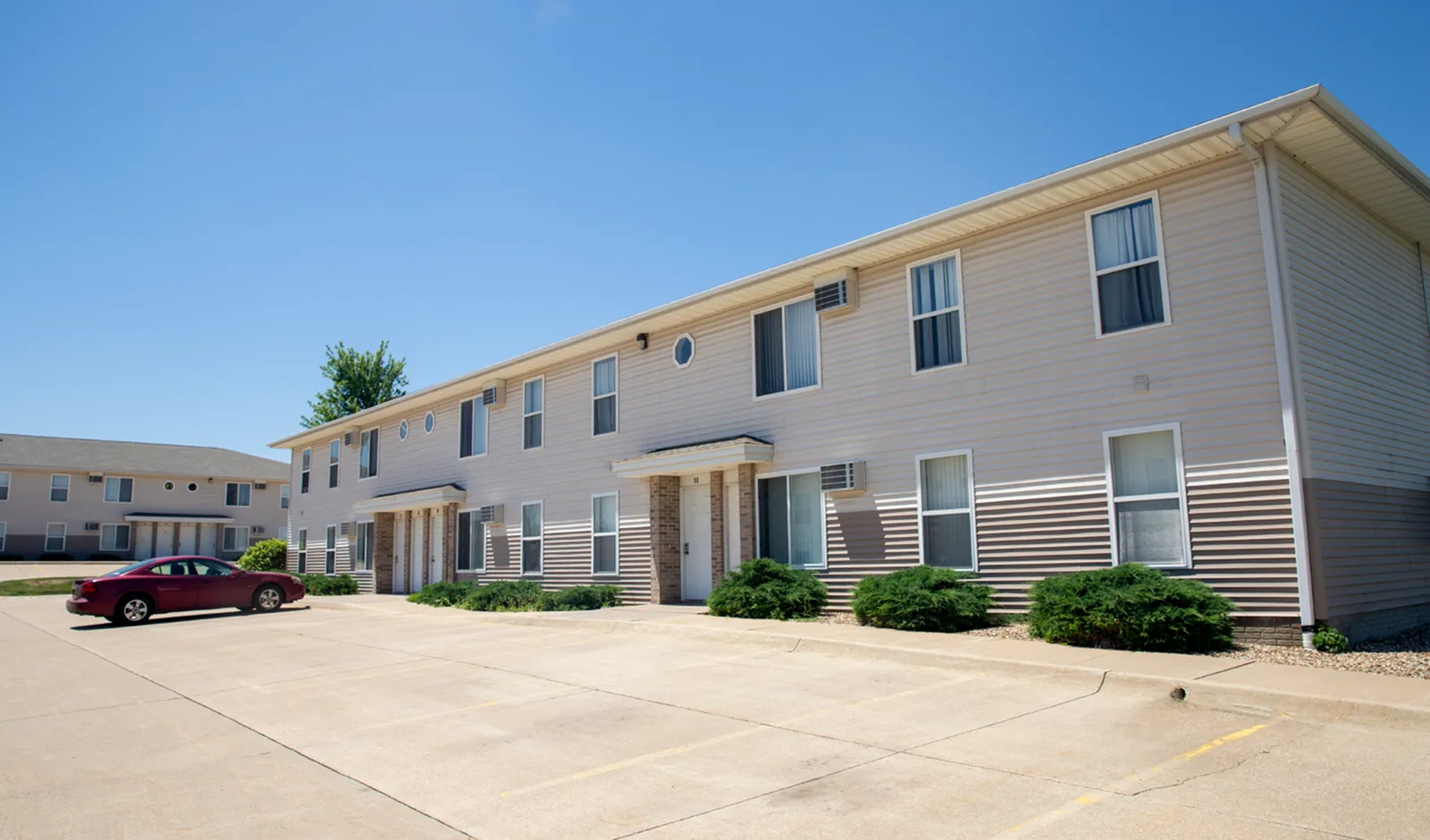 Building Exterior | Campus View & Kirkwood Court | Cedar Rapids, Iowa