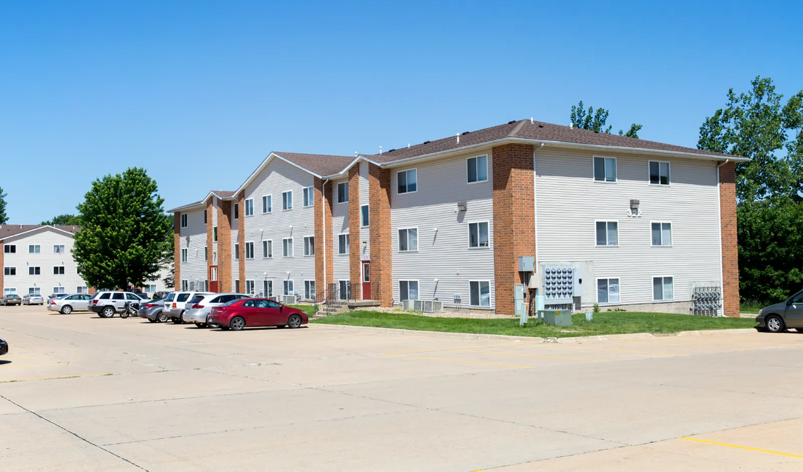 Exterior Parking | Reserve at Kirkwood | Cedar Rapids, Iowa
