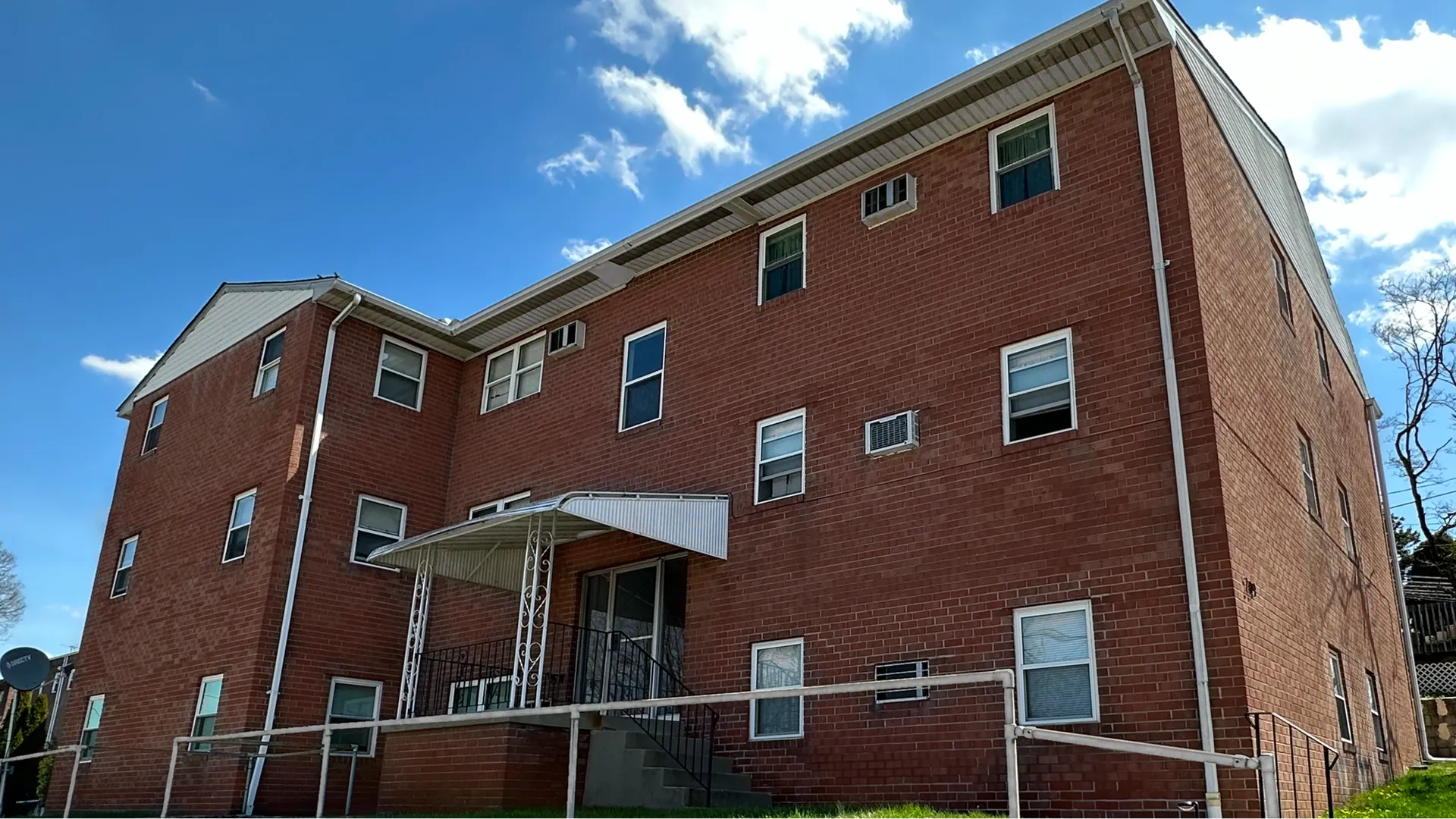 parkside apartments exterior view