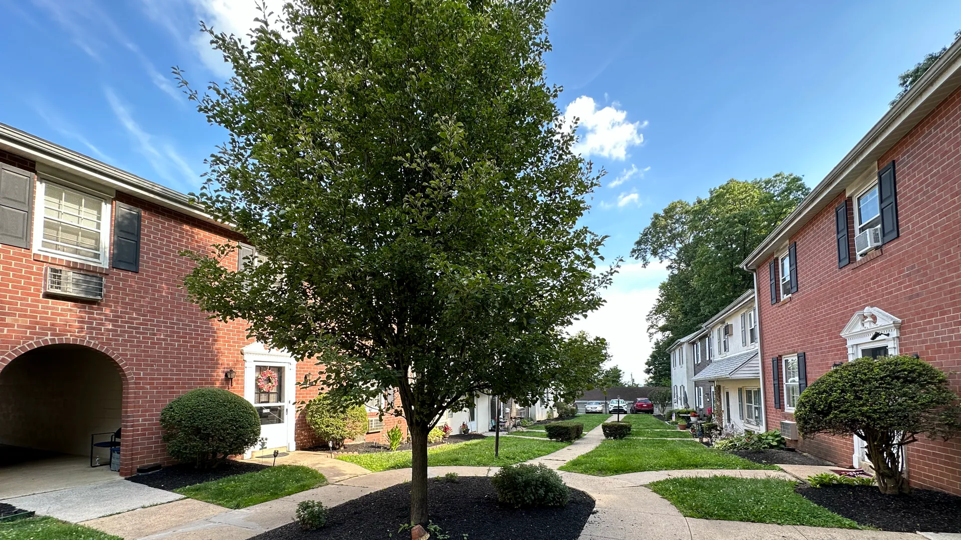 beautifully landscaped grounds at hampshire place