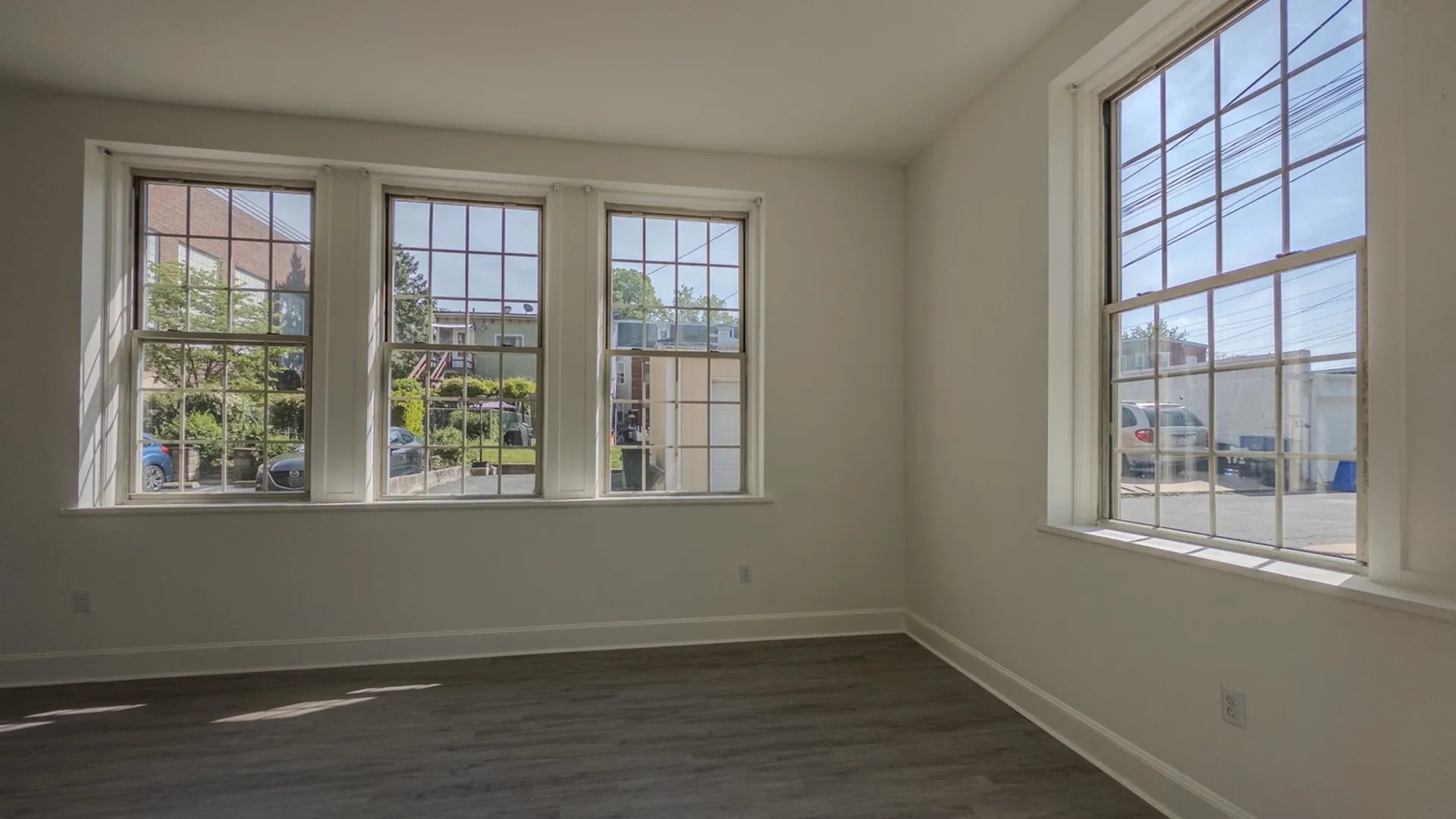 spacious living room at franklin manor