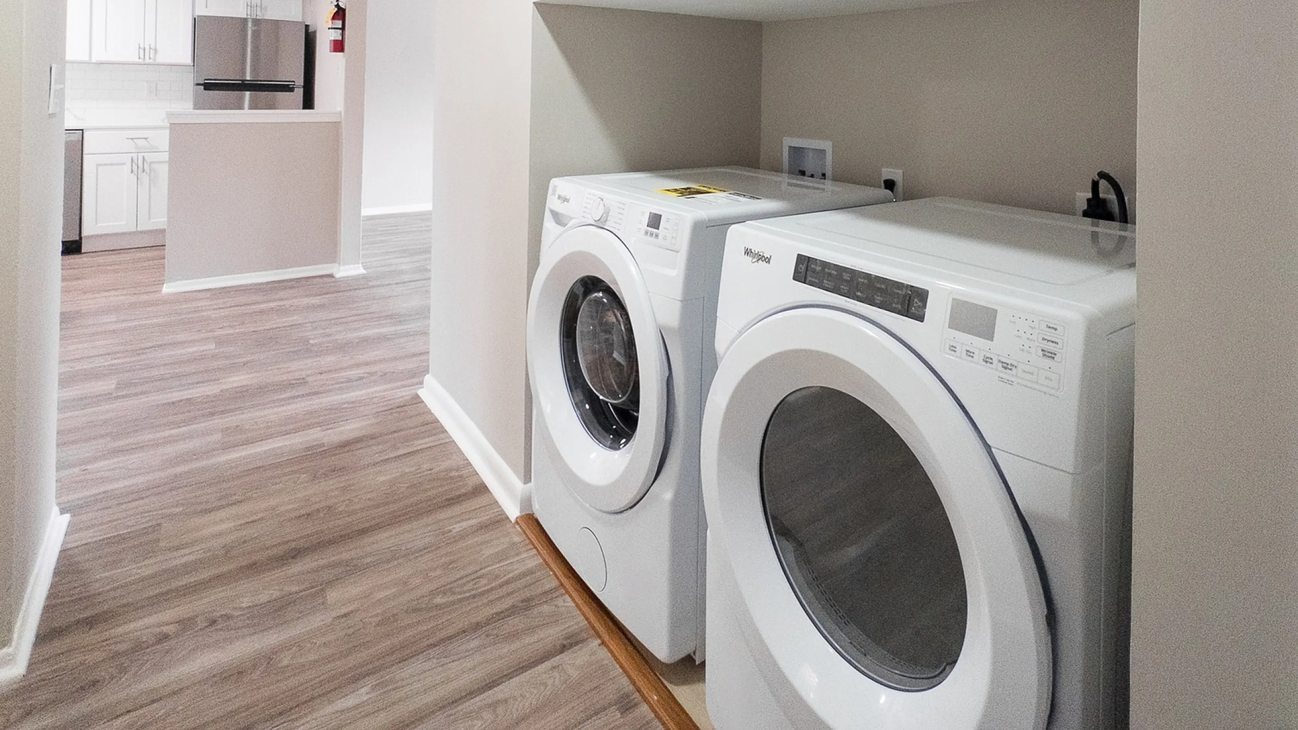 Modern apartment with washer and dryer included