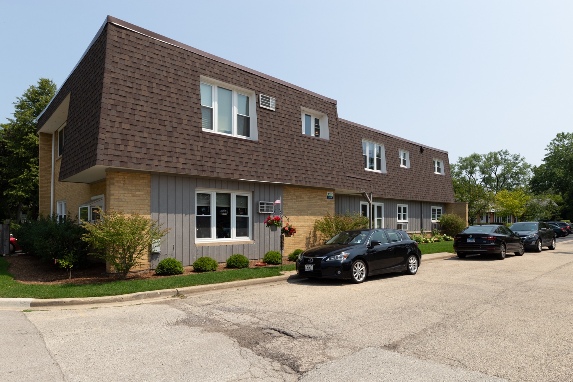 1923 Willow Rd. Apartments In Northfield, IL