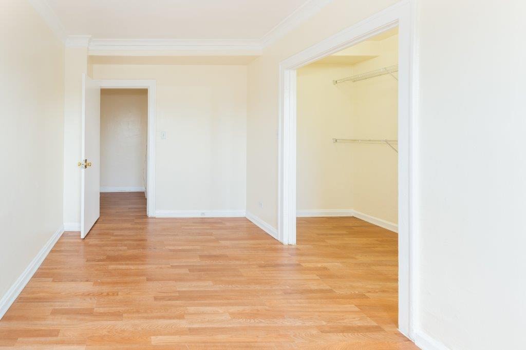 08 tier living room with wood floors and an extra large closet.