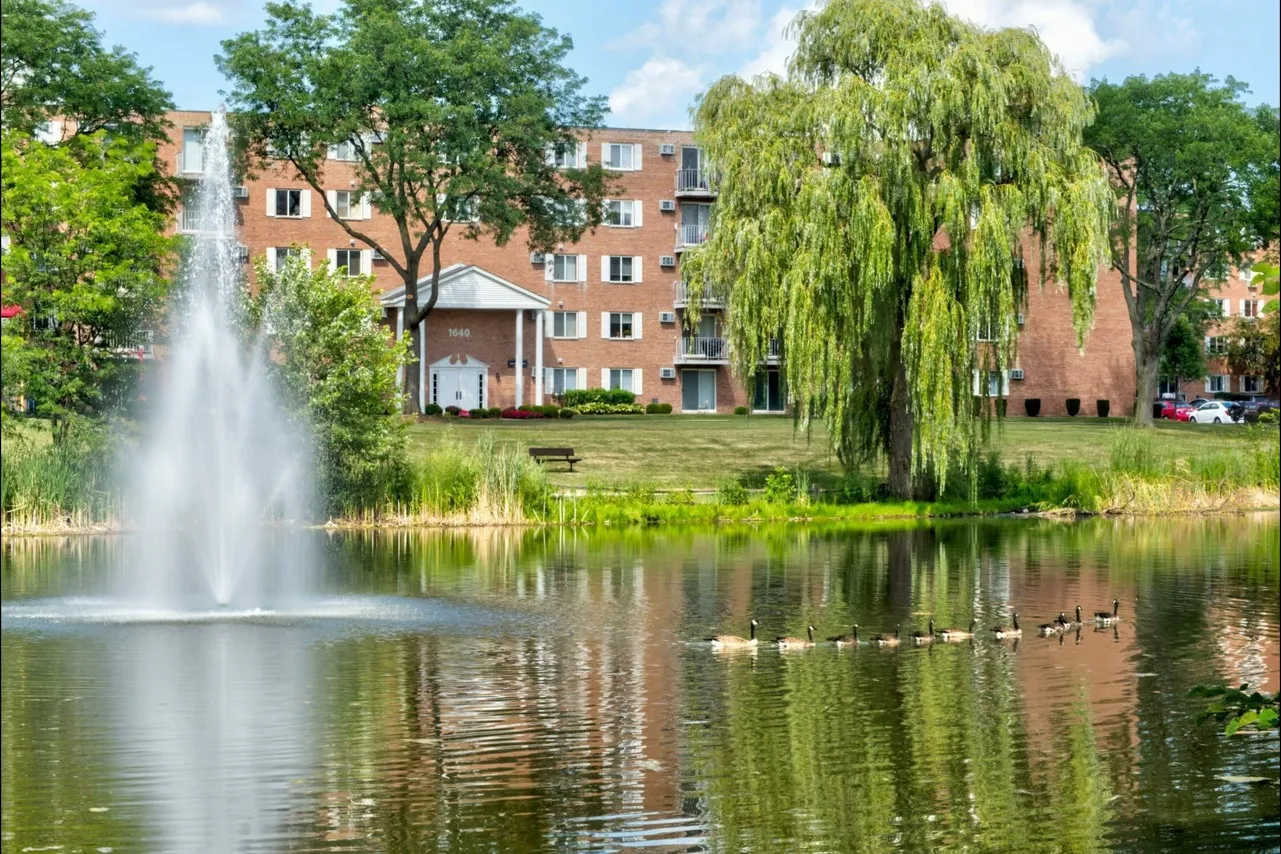 Colonial Village Apartments Apartments In Itasca, IL