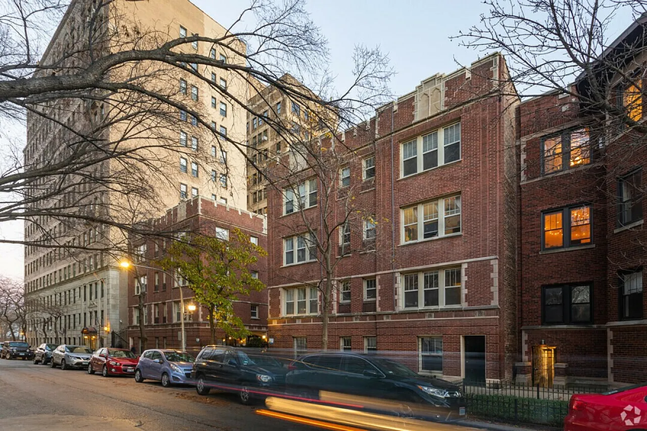 Exterior of 517-25 West Brompton a sixty two unit red brick courtyard building on a tree lined street in Lakeview.
