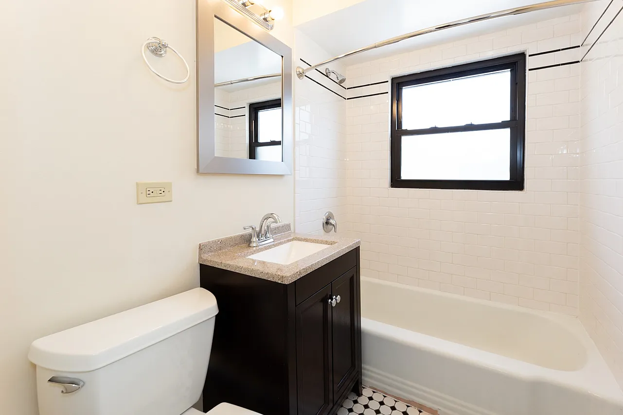 Bathroom balck and white tile floor and white tile surround