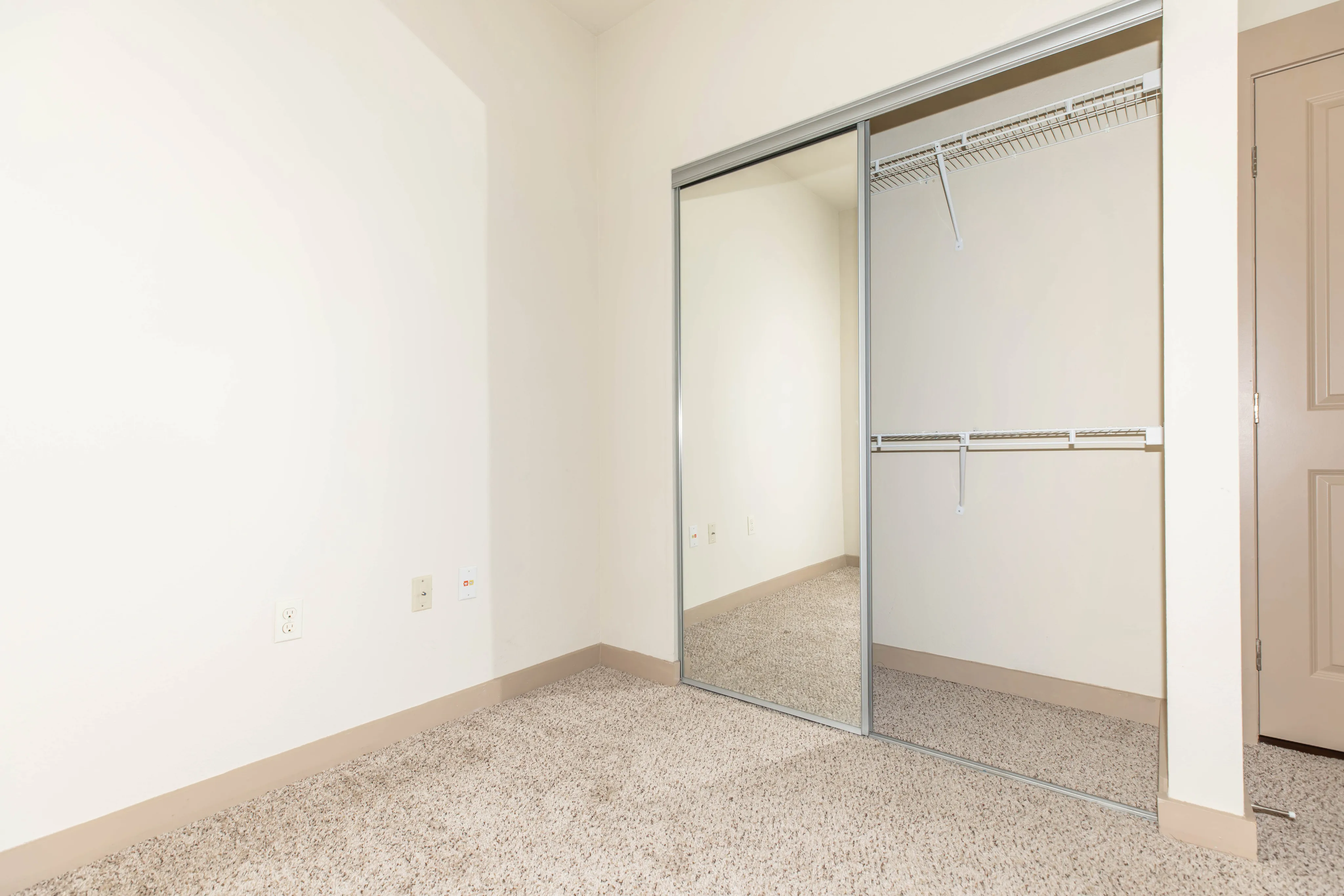closet doors with mirrors