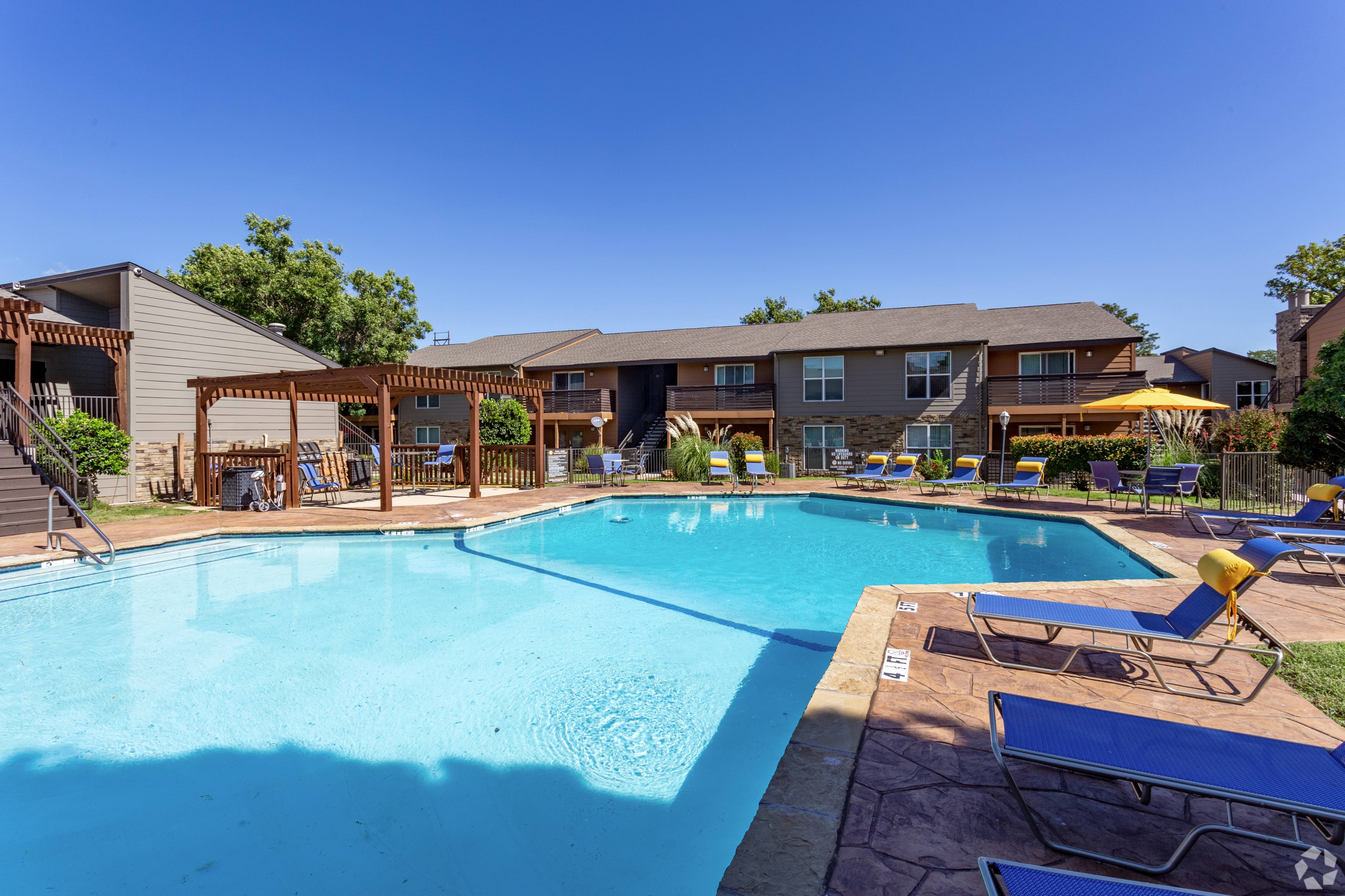 sparkiling swimming pool