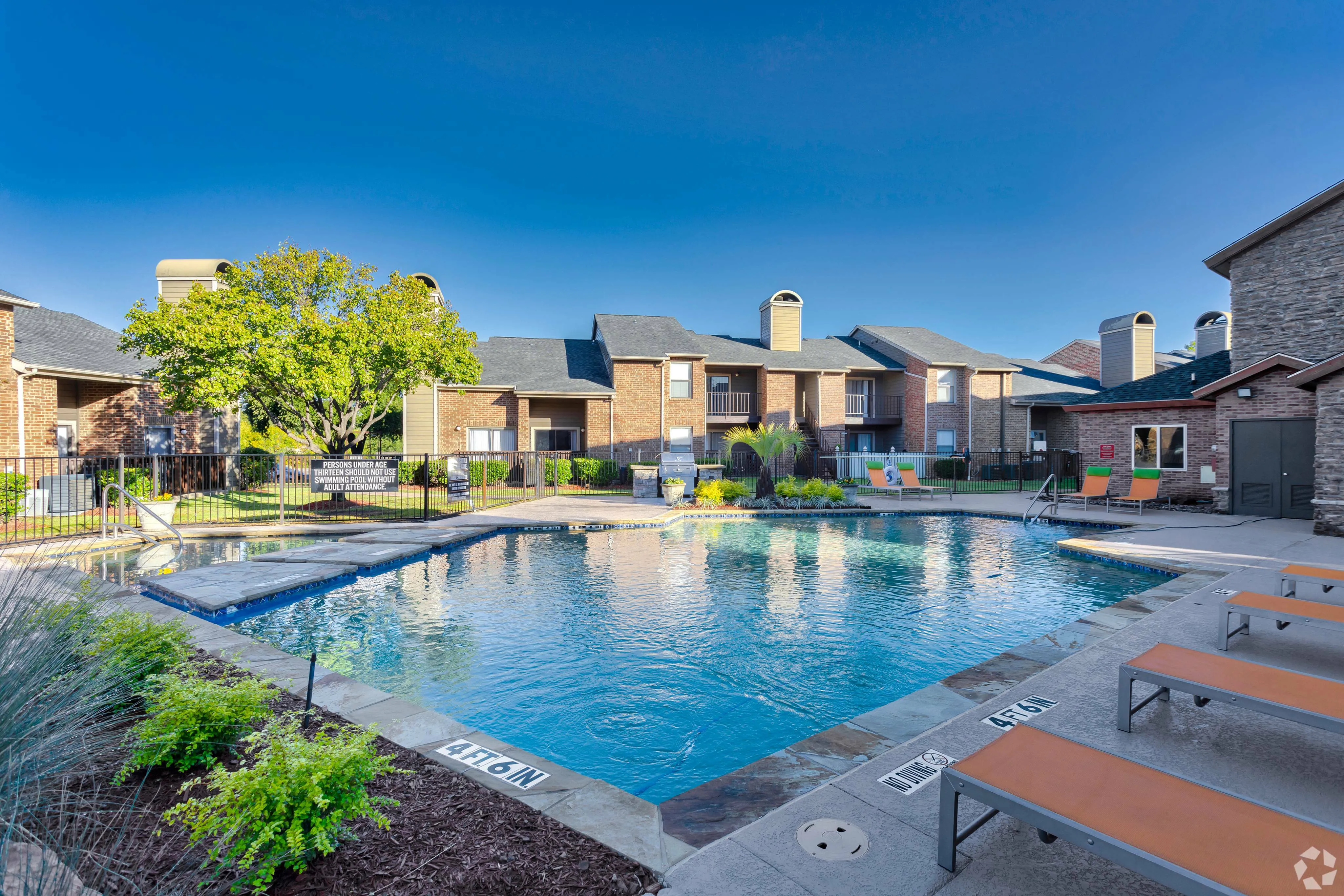 sparkilng swimming pool