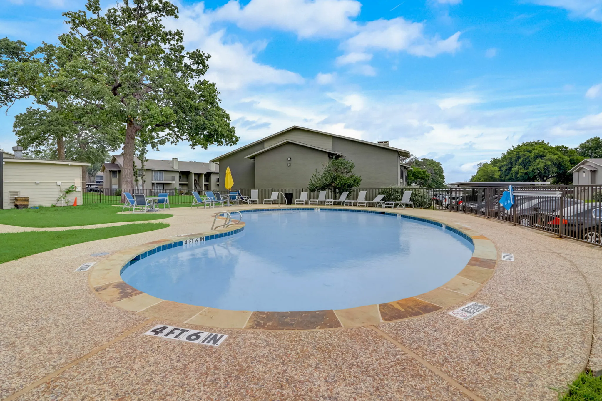 sparkiling pool